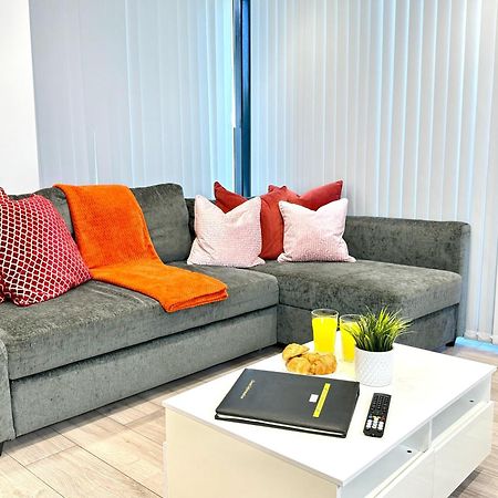 Evergreen Lodge - Two Bed Lux Flat - Parking, Garden, Patio, Wifi, Netflix - Close To Blenheim Palace & Oxford - F3 Kidlington Eksteriør billede