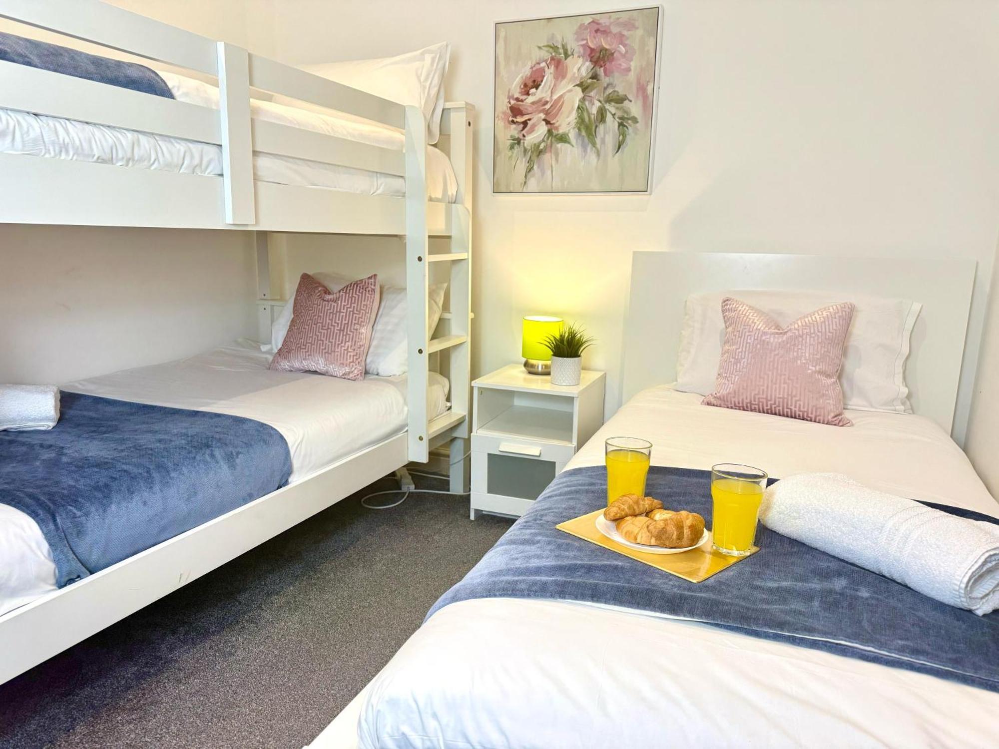 Evergreen Lodge - Two Bed Lux Flat - Parking, Garden, Patio, Wifi, Netflix - Close To Blenheim Palace & Oxford - F3 Kidlington Eksteriør billede