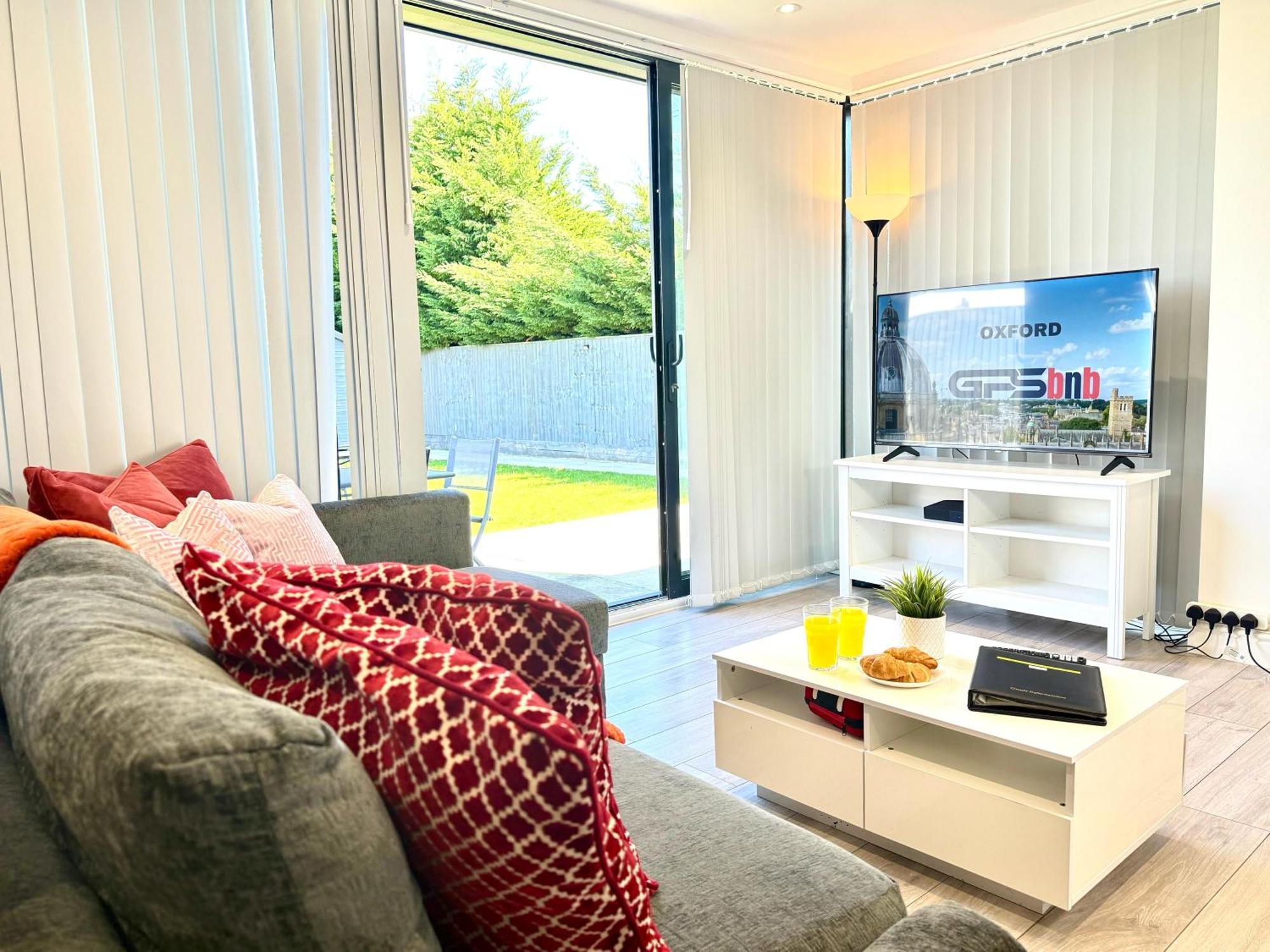 Evergreen Lodge - Two Bed Lux Flat - Parking, Garden, Patio, Wifi, Netflix - Close To Blenheim Palace & Oxford - F3 Kidlington Eksteriør billede