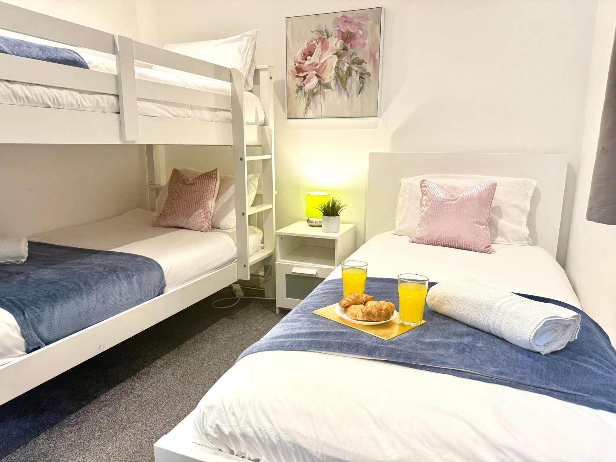 Evergreen Lodge - Two Bed Lux Flat - Parking, Garden, Patio, Wifi, Netflix - Close To Blenheim Palace & Oxford - F3 Kidlington Eksteriør billede