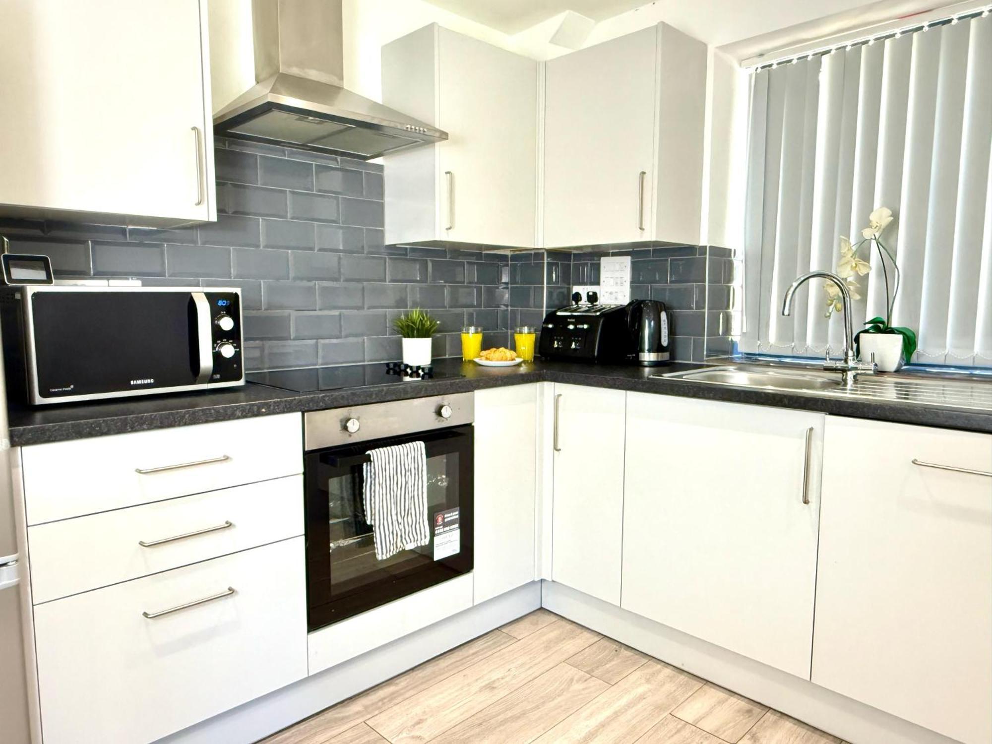 Evergreen Lodge - Two Bed Lux Flat - Parking, Garden, Patio, Wifi, Netflix - Close To Blenheim Palace & Oxford - F3 Kidlington Eksteriør billede